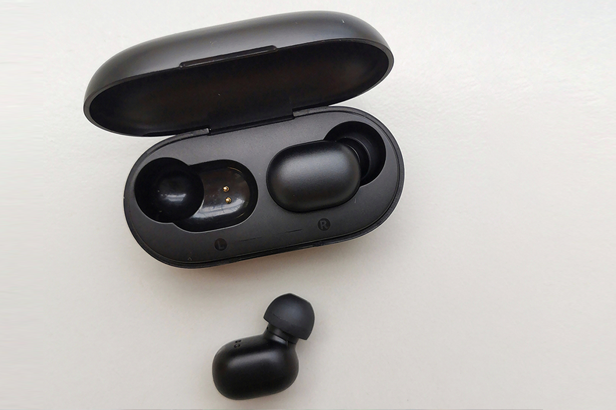 Mi true wireless earbuds online right side not working